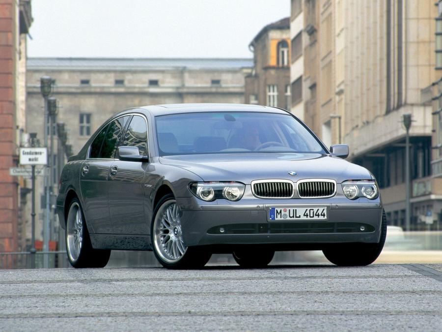  BMW 760i 2003 года  (фото 1 из 15)